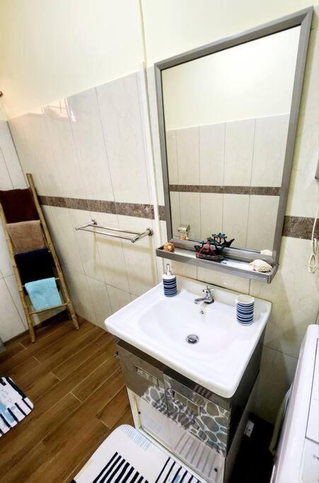 Kot Nu - Beach Themed Apartment - 3 Mins Walk From The Sea Flic-en-Flacq Extérieur photo